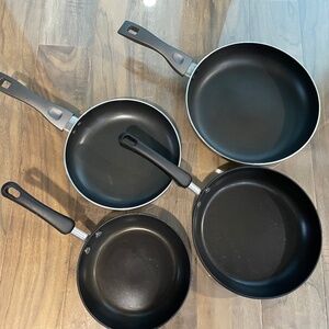 Excellent Condition 4-Piece Frying Pan Set